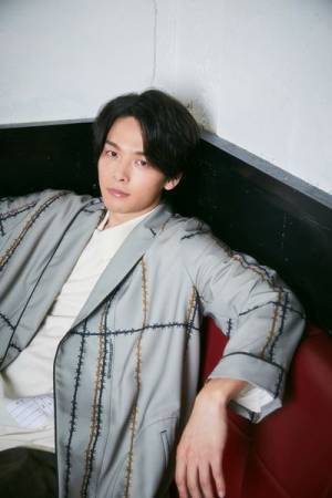 中村倫也が現在の自分を語る「“普通”の感覚からズレていきたくないんです」