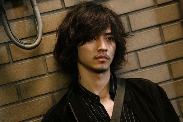 「山崎賢人の芝居は技巧じゃないから凄い」行定勲監督が語る新作映画『劇場』