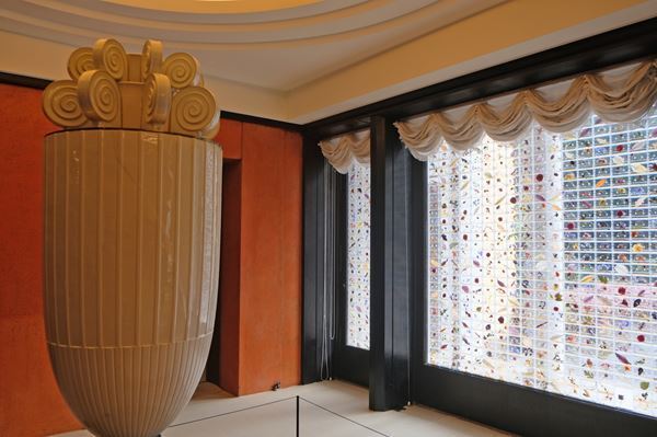 8人の現代美術家とアール・デコ建築とが響き合う 『生命の庭』展が東京都庭園美術館にて開催中