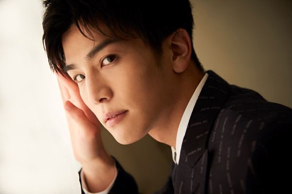 岩田剛典が天才捜査官役で“覚醒”「もうひとつの正義として演じたかった」