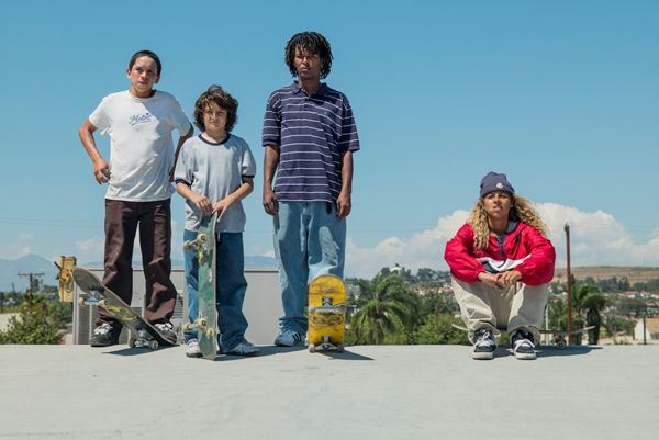少年たちがスケートボードで空を渡る　『mid90s ミッドナインティーズ』本編映像公開