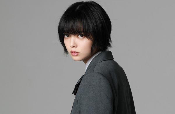 平手友梨奈、欅坂46脱退後初の映画出演！『さんかく窓の外側は夜』のヒロイン役に