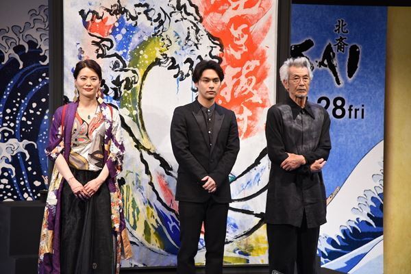 柳楽優弥、書家・紫舟の圧巻のライブパフォーマンスに興奮！