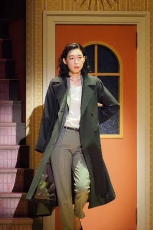 1950年代のレトロかわいい“マイホーム”が現代を映し出す、『Home, I’m Darling～愛しのマイホーム～』観劇レポート