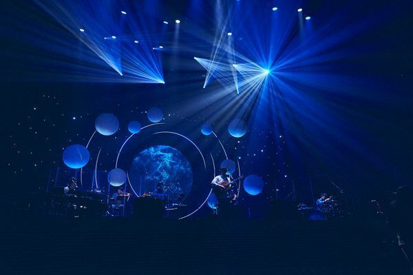 秦基博、“ひとつの終わりと、ひとつのはじまり”　「HATA MOTOHIRO CONCERT TOUR 2020 -コペルニクス-」配信ライブレポート