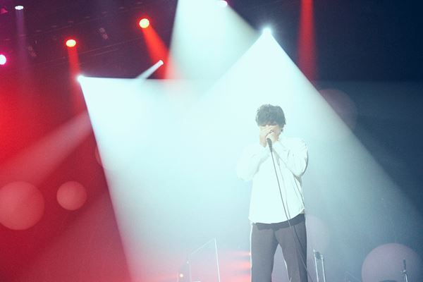 秦基博、“ひとつの終わりと、ひとつのはじまり”　「HATA MOTOHIRO CONCERT TOUR 2020 -コペルニクス-」配信ライブレポート