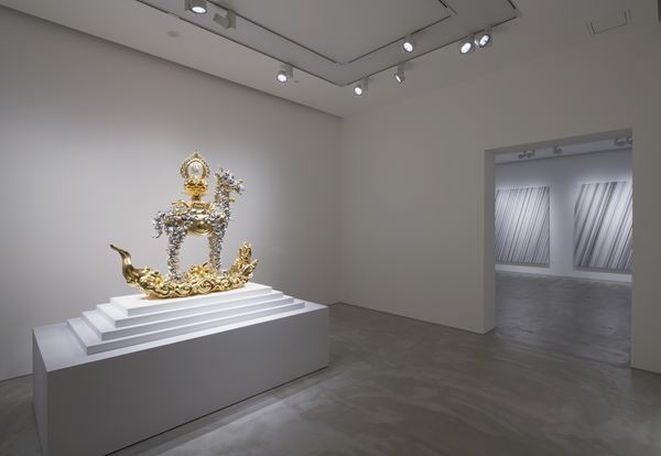 名和晃平の個展「Oracle」がGYRE GALLERYで開催中　鎌倉時代の彫刻にオマージュを捧げた新作などを発表