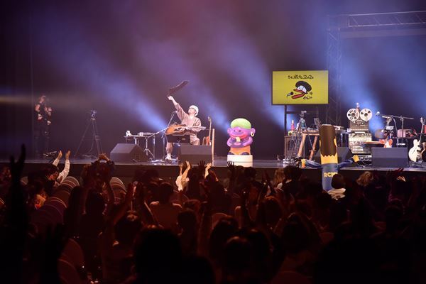 奥田民生が「たったひとり」で描く無限の開放感　有観客＆生配信の『ひとり股旅 2020』最終日レポート