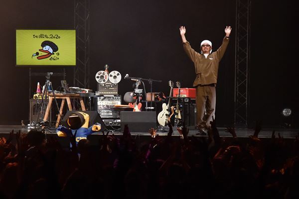 奥田民生が「たったひとり」で描く無限の開放感　有観客＆生配信の『ひとり股旅 2020』最終日レポート