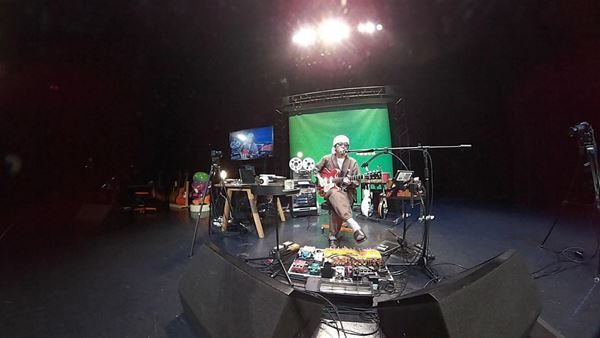 奥田民生が「たったひとり」で描く無限の開放感　有観客＆生配信の『ひとり股旅 2020』最終日レポート