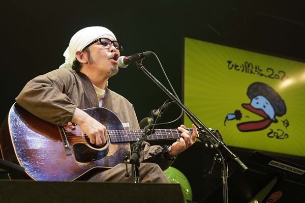 奥田民生が「たったひとり」で描く無限の開放感　有観客＆生配信の『ひとり股旅 2020』最終日レポート