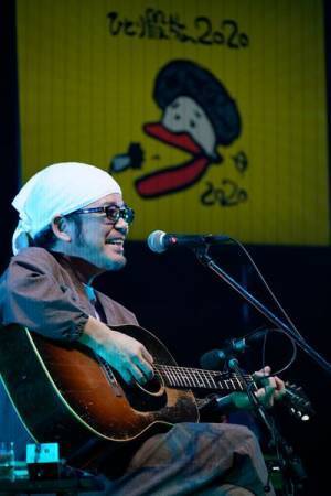 奥田民生が「たったひとり」で描く無限の開放感　有観客＆生配信の『ひとり股旅 2020』最終日レポート