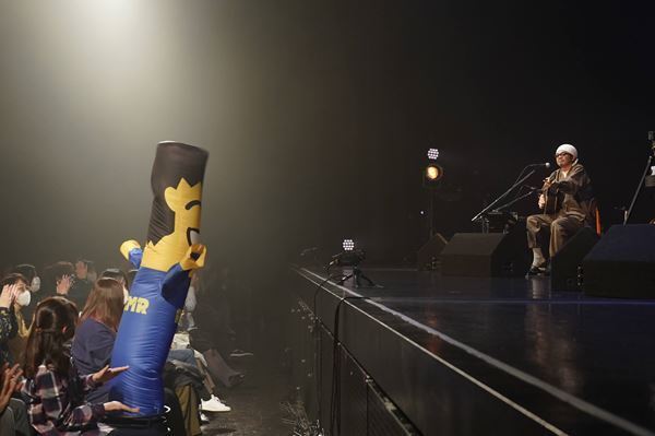 奥田民生が「たったひとり」で描く無限の開放感　有観客＆生配信の『ひとり股旅 2020』最終日レポート