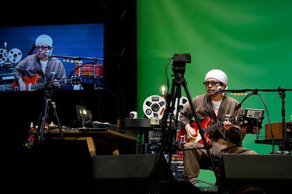 奥田民生が「たったひとり」で描く無限の開放感　有観客＆生配信の『ひとり股旅 2020』最終日レポート