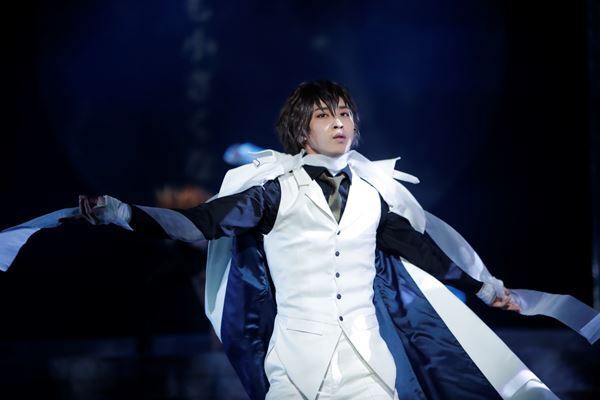 村田充、澁澤龍彦役で圧倒的な存在感を放つ　「文豪ストレイドッグス DEAD APPLE」舞台写真＆レポート到着