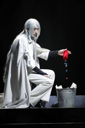 村田充、澁澤龍彦役で圧倒的な存在感を放つ　「文豪ストレイドッグス DEAD APPLE」舞台写真＆レポート到着