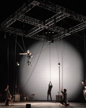 フランス×日本 現代サーカス交流プロジェクト 『フィアース5』開幕