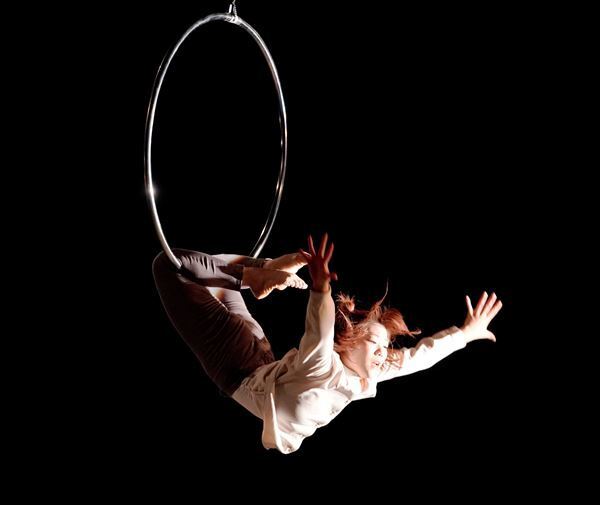 フランス×日本 現代サーカス交流プロジェクト 『フィアース5』開幕