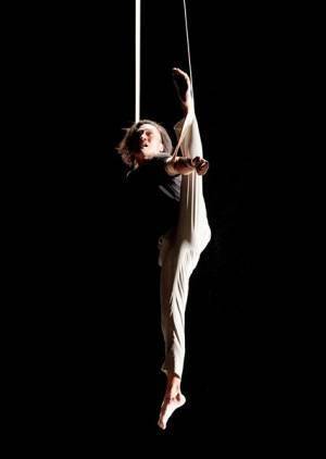 フランス×日本 現代サーカス交流プロジェクト 『フィアース5』開幕