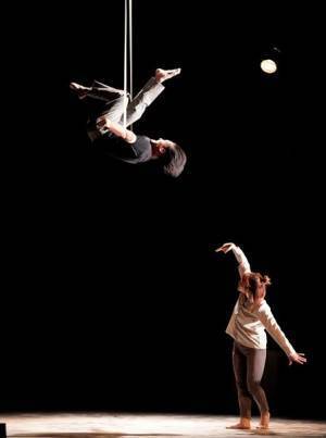 フランス×日本 現代サーカス交流プロジェクト 『フィアース5』開幕