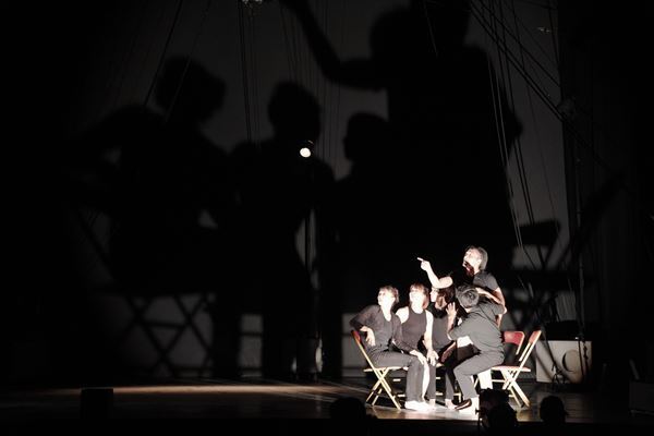 フランス×日本 現代サーカス交流プロジェクト 『フィアース5』開幕