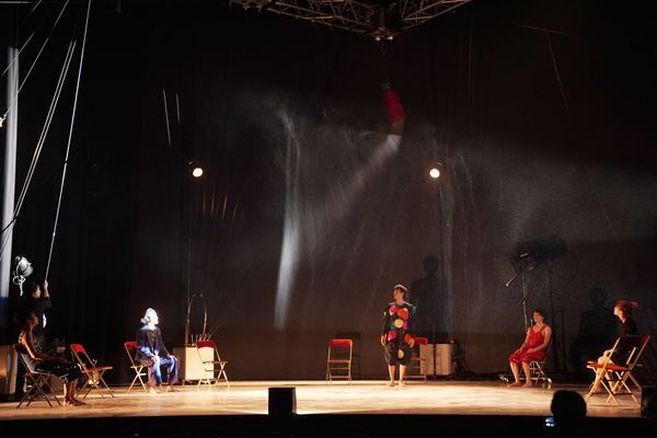 フランス×日本 現代サーカス交流プロジェクト 『フィアース5』開幕