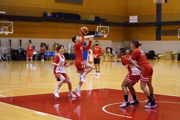 若きバスケ女子日本代表 アジアカップ5連覇へ 東京五輪銀メダリストと3 3日本代表が融合 21年9月16日 ウーマンエキサイト 1 6