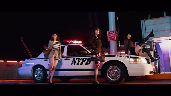 乃木坂46、総額1億円の車で3対3のカーレースを繰り広げる「ごめんねFingers crossed」MV公開