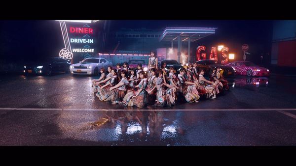 乃木坂46、総額1億円の車で3対3のカーレースを繰り広げる「ごめんねFingers crossed」MV公開