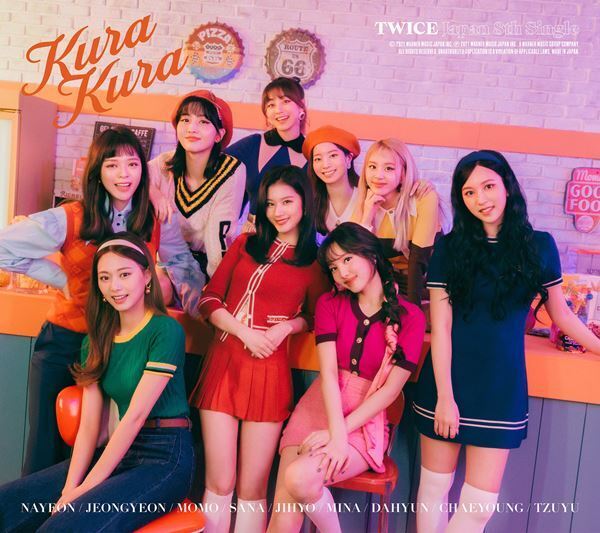 TWICE、9人で愛の明暗を表現する「Kura Kura」MV公開