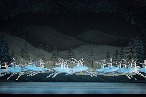 年末の風物詩『くるみ割り人形』を新国立劇場バレエ団が今年も上演