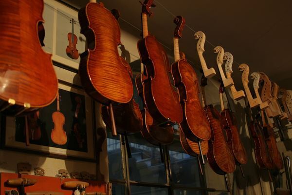 ヴァイオリンの聖地クレモナから届いた名器たちに触れるチャンス到来！