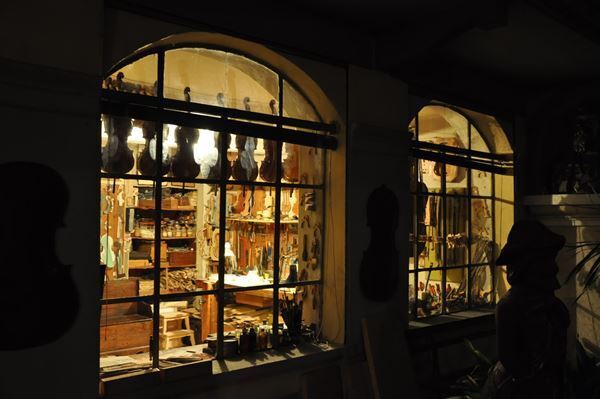 ヴァイオリンの聖地クレモナから届いた名器たちに触れるチャンス到来！