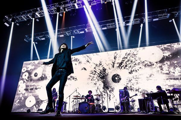 宮本浩次、溢れる衝動で希望の歌を轟かす　有観客＆配信で実現したバースデー公演『宮本浩次縦横無尽』レポート