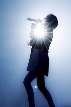 宮本浩次、溢れる衝動で希望の歌を轟かす　有観客＆配信で実現したバースデー公演『宮本浩次縦横無尽』レポート