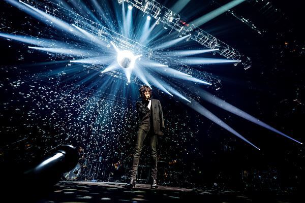 宮本浩次、溢れる衝動で希望の歌を轟かす　有観客＆配信で実現したバースデー公演『宮本浩次縦横無尽』レポート