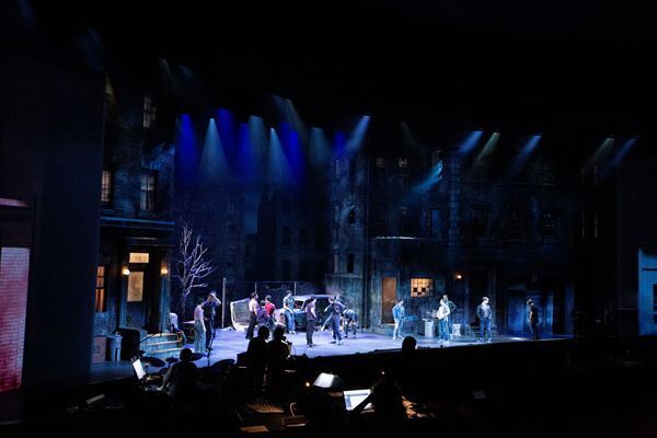 360°回転する『ウエスト・サイド・ストーリー』を世界初演