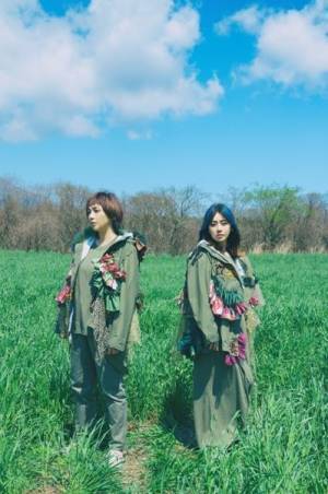 PUFFY、生形真一プロデュース曲「Pathfinder」アウトドアを満喫するMVを今夜プレミア公開