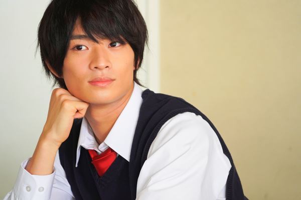 浮所飛貴の柔らかな眼差しが　　『胸が鳴るのは君のせい』場面写真＆撮影現場オフィシャルレポート公開