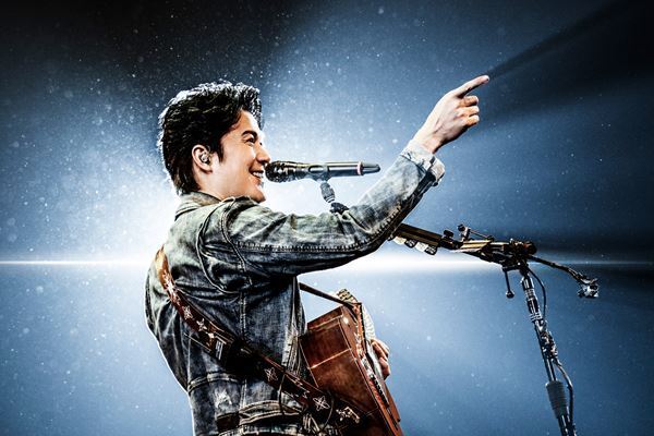福山雅治、ライブ映像をフル配信する『LIVE AT YOUR HOME II』本日より4週連続公開「少しでも気分転換していただけたら」