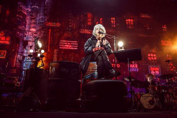 HYDE、年末から新ツアー「HYDE LIVE 2020-2021 ANTI WIRE」開催決定　新曲『LET IT OUT』ジャケットデザインも