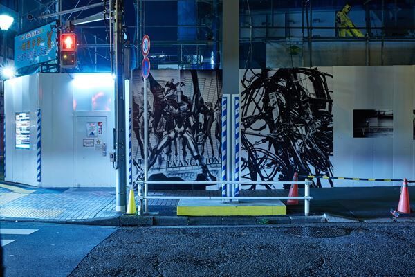 展示テーマは「再生／新生」。森山大道と開発好明のアートウォールが歌舞伎町一丁目に出現！