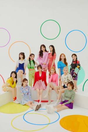 LOONA、9月14日にオンライントークイベント開催＆新アー写公開