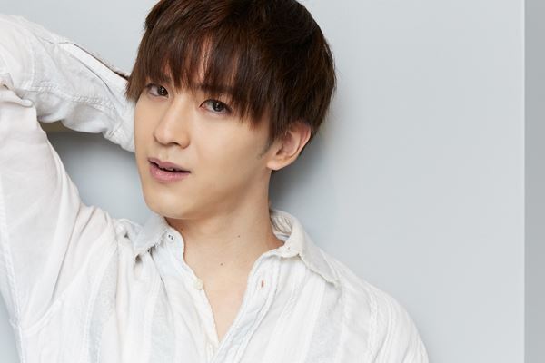 黒羽麻璃央×甲斐翔真 大ヒットミュージカルに挑む“ロミオ一年生”のふたり「頼りあって、戦友として」