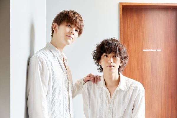 黒羽麻璃央×甲斐翔真 大ヒットミュージカルに挑む“ロミオ一年生”のふたり「頼りあって、戦友として」