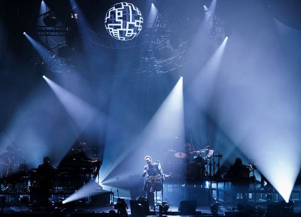 布袋寅泰、40年間と“いま“を表現　吉井和哉もサプライズ登場した『40th ANNIVERSARY Live “Message from Budokan”』レポート