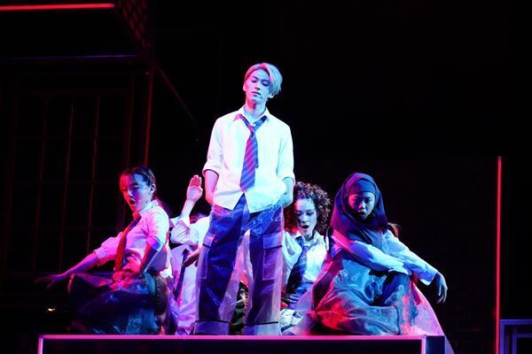 高橋颯が豊かな感情表現でドラァグクイーン夢見る高校生に。『ジェイミー』ゲネプロレポート Part2