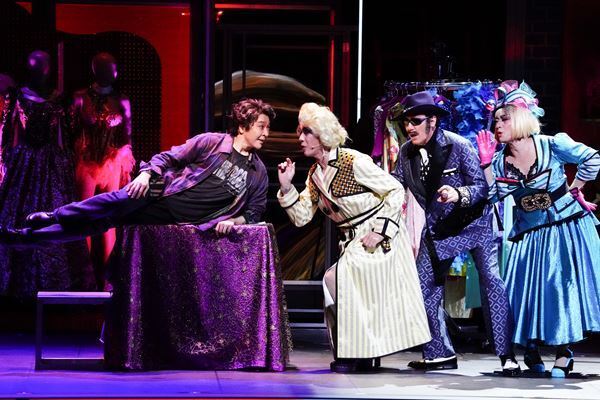 高橋颯が豊かな感情表現でドラァグクイーン夢見る高校生に。『ジェイミー』ゲネプロレポート Part2