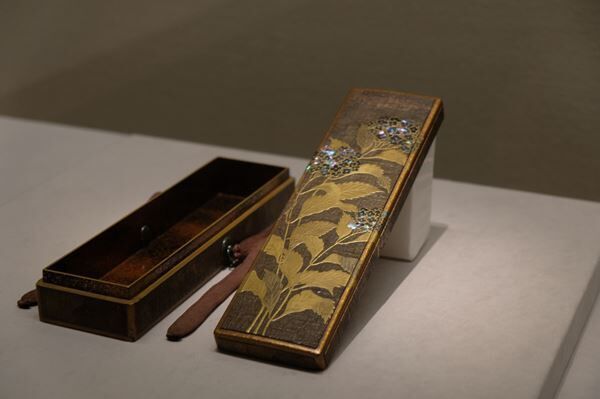 《紫陽花蒔絵螺鈿文箱》日本・江戸時代18世紀根津美術館蔵