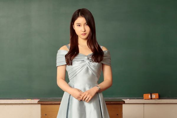 土屋太鳳演じる主人公が巻き込まれる災難の数々　『哀愁しんでれら』10分間の冒頭シーン公開